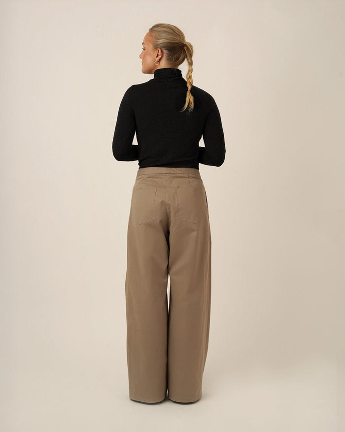 Bermuda Pants & Shorts Womens Paper Pattern - Wardrobe by Me - Simplifi Fabric