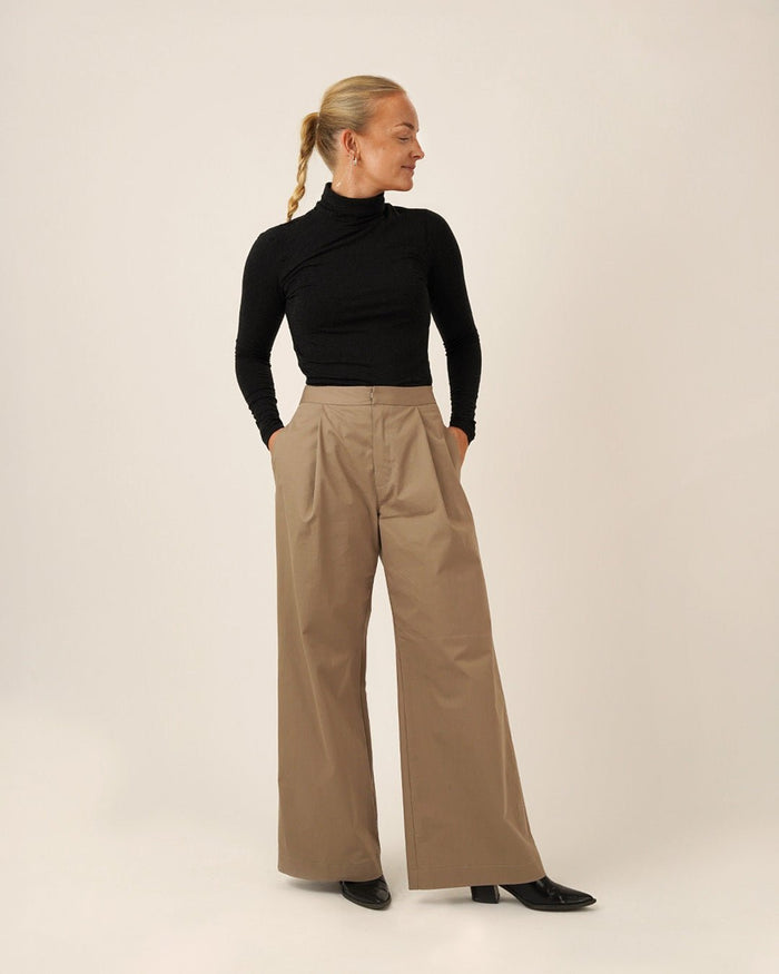 Bermuda Pants & Shorts Womens Paper Pattern - Wardrobe by Me - Simplifi Fabric