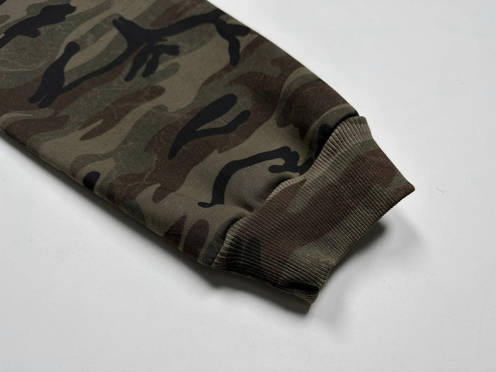 Close-up of ribbed camo sleeve cuff
