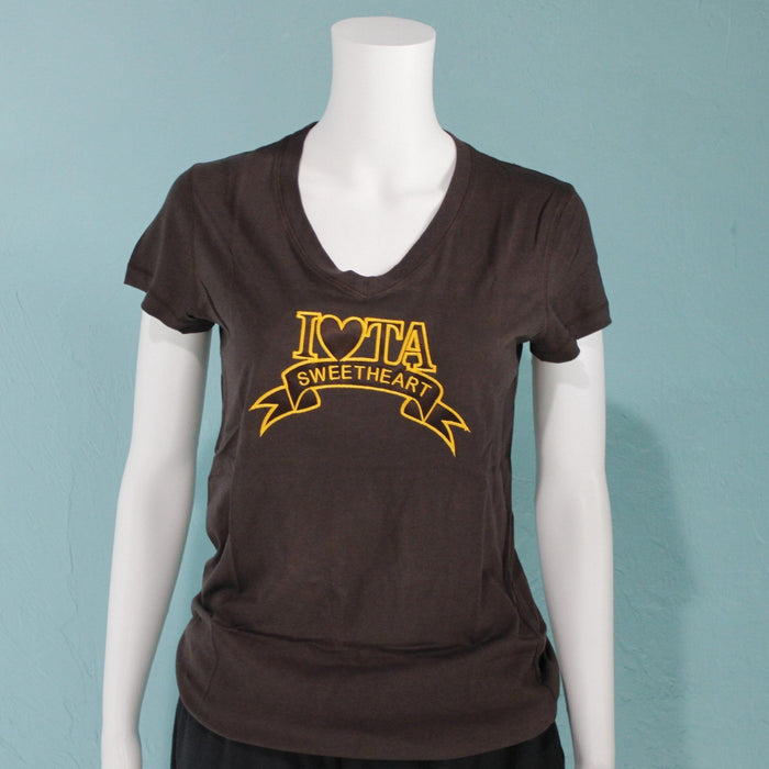 Iota Sweetheart Vneck Banner Tee