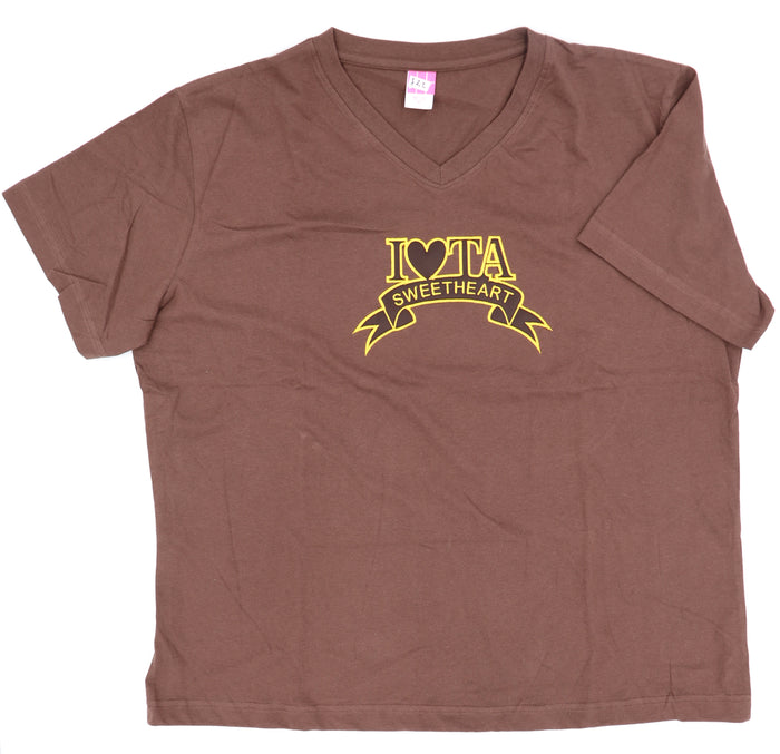 Iota Sweetheart Vneck Banner Tee