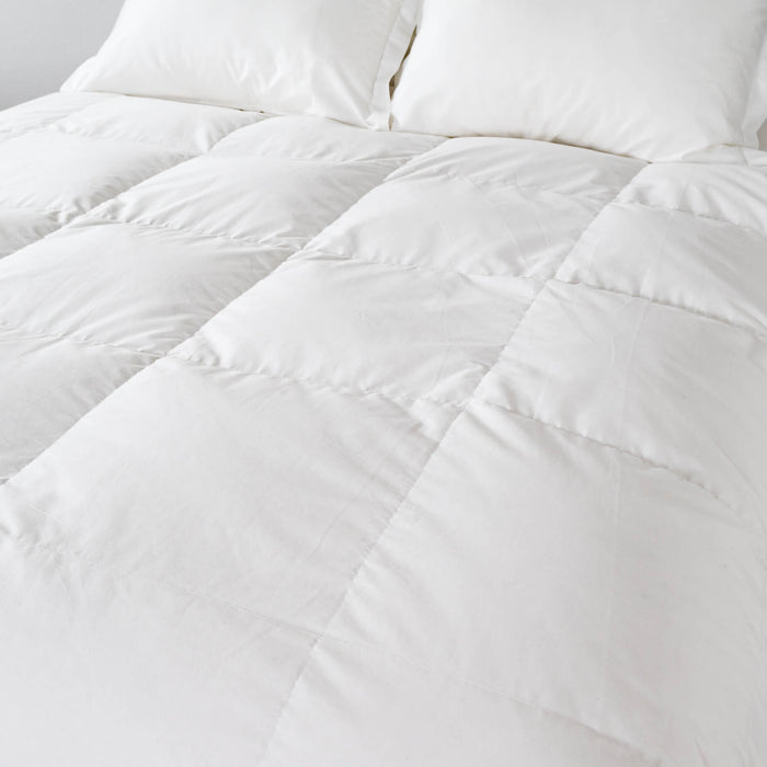 Light Warmth Signature Baffled Down Comforter - Ameridown