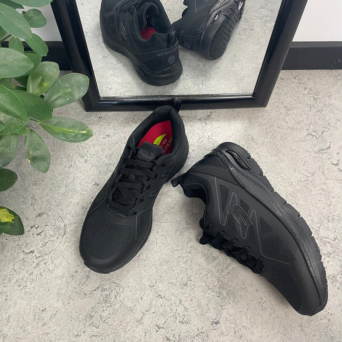 Skechers Work-sko i svart med svankstöd